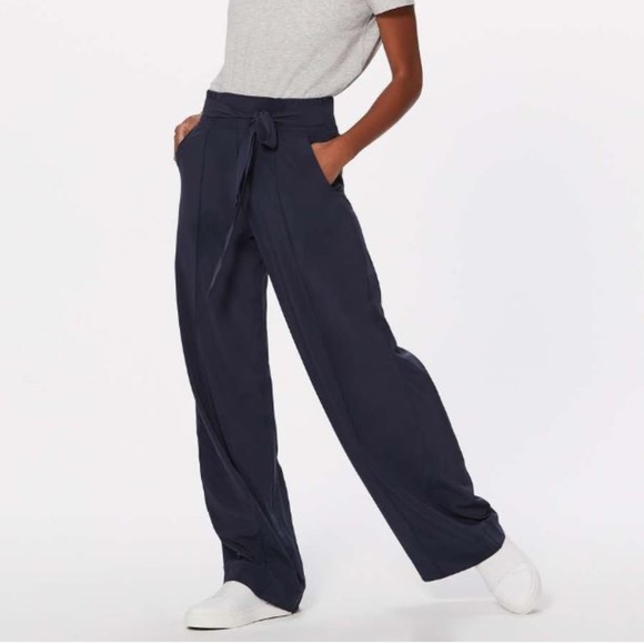 lululemon noir pant size 6